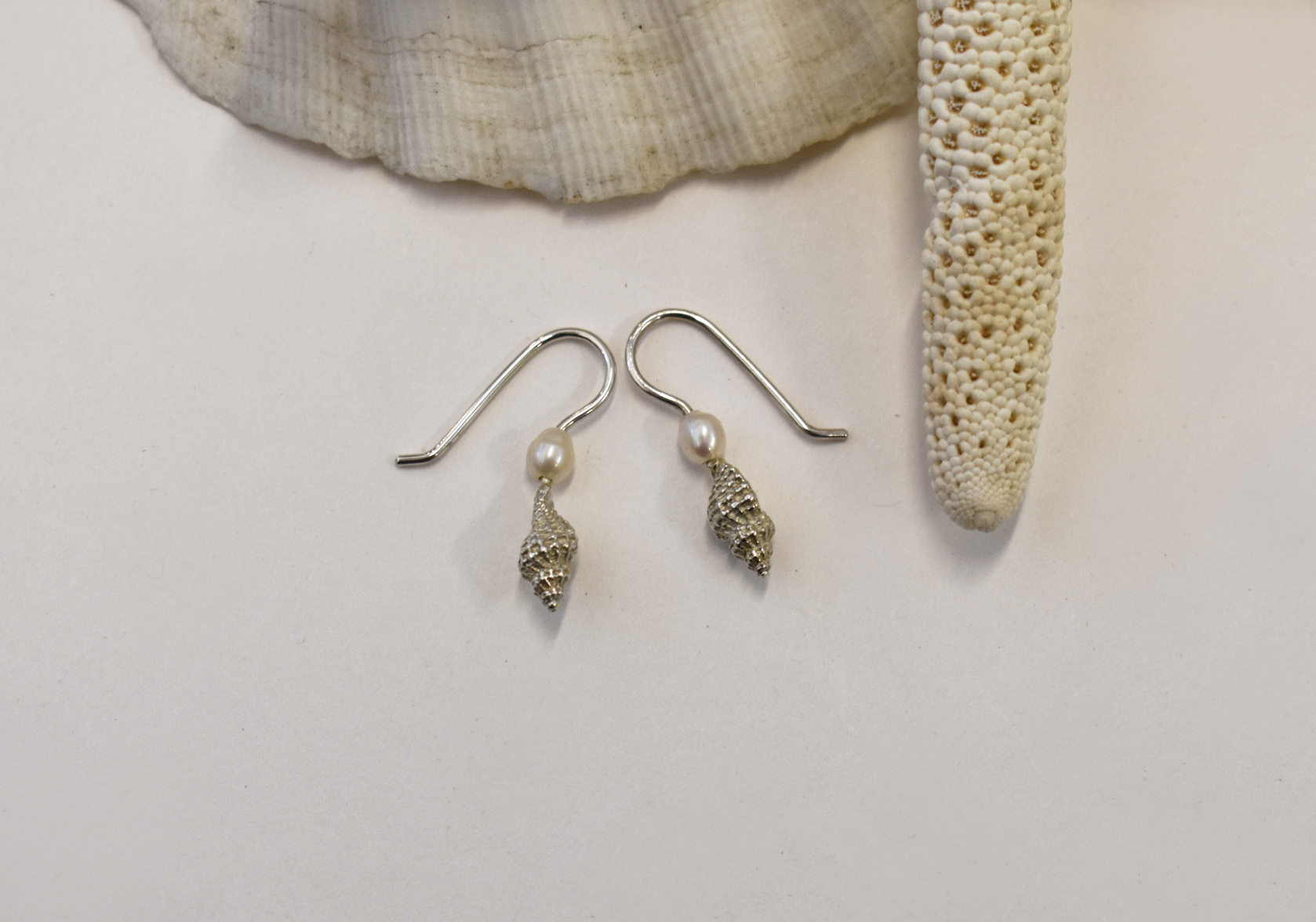 Baby conch p earrings 2 k
