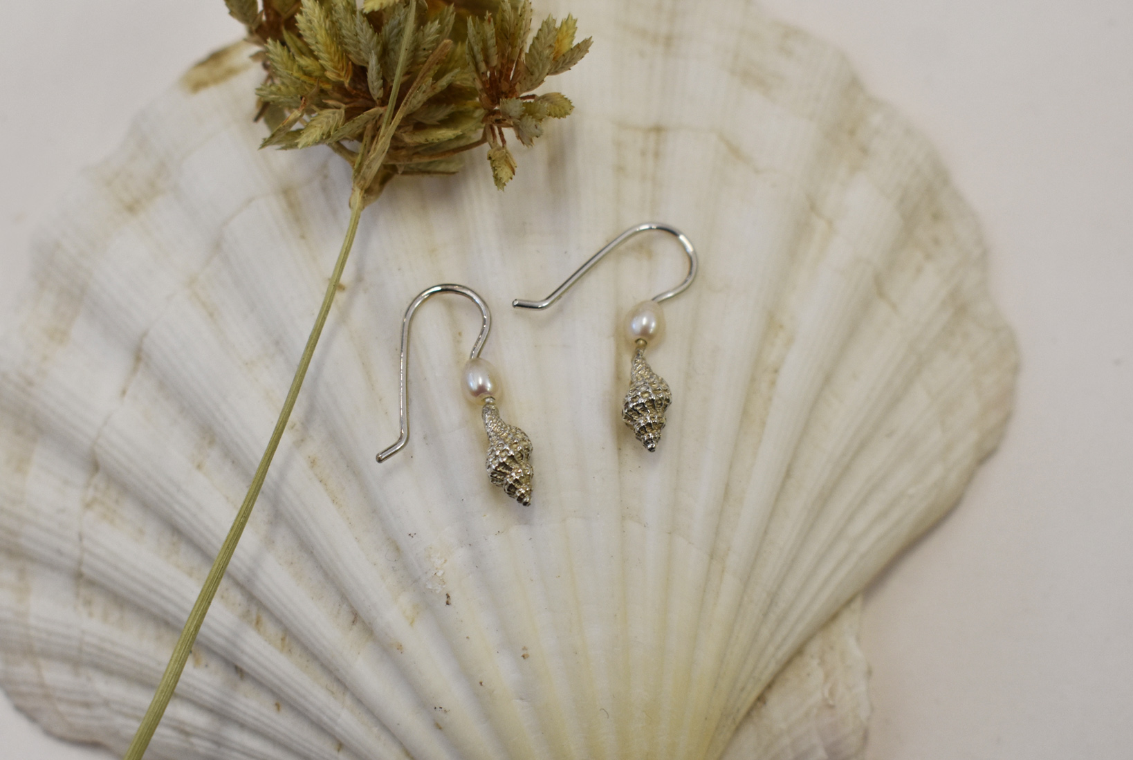 Baby conch p earrings 4 k