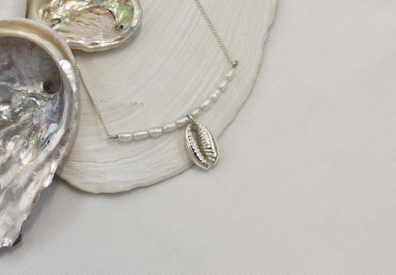 Cowrie pearl neck 4 k