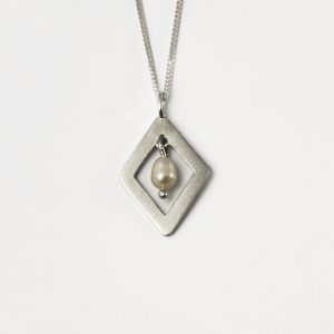 Shimmer Diamond Pearl Necklace