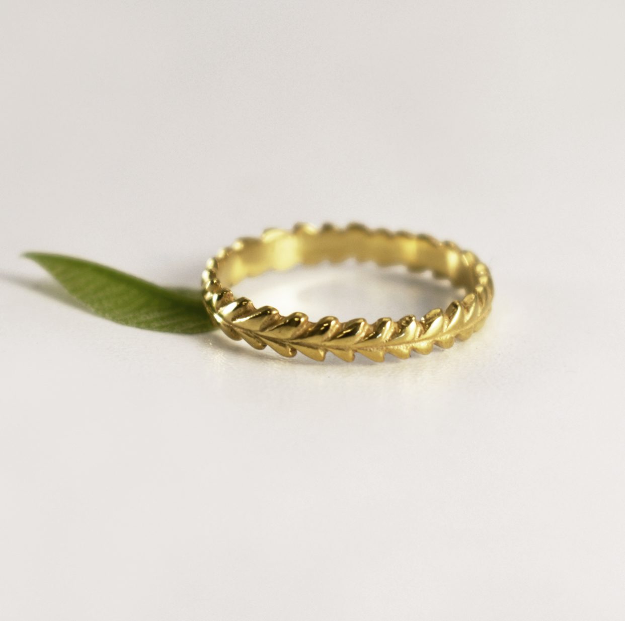 Leafy Wreath Ring – 9ct Yellow Gold