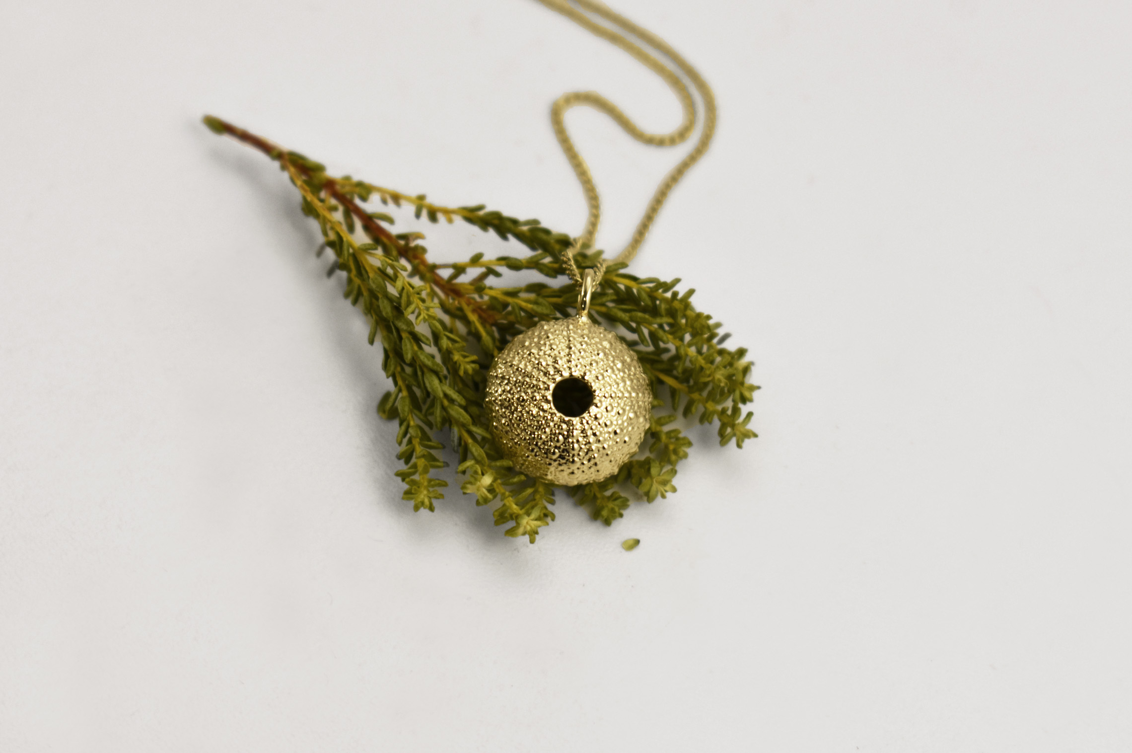 Classic Sea Urchin Necklace – 9ct Yellow Gold